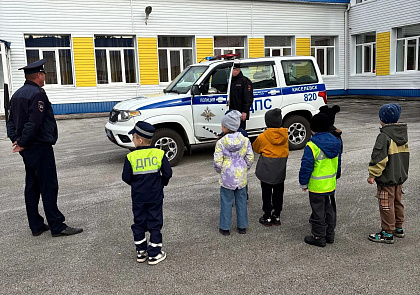 В детском саду Киселевска прошло занятие по правилам дорожного движения